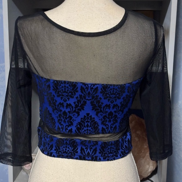 🛍Bundle sale🛍Sparkle & Fade Black and Blue Patterned Crop Top nwot - Picture 6 of 11